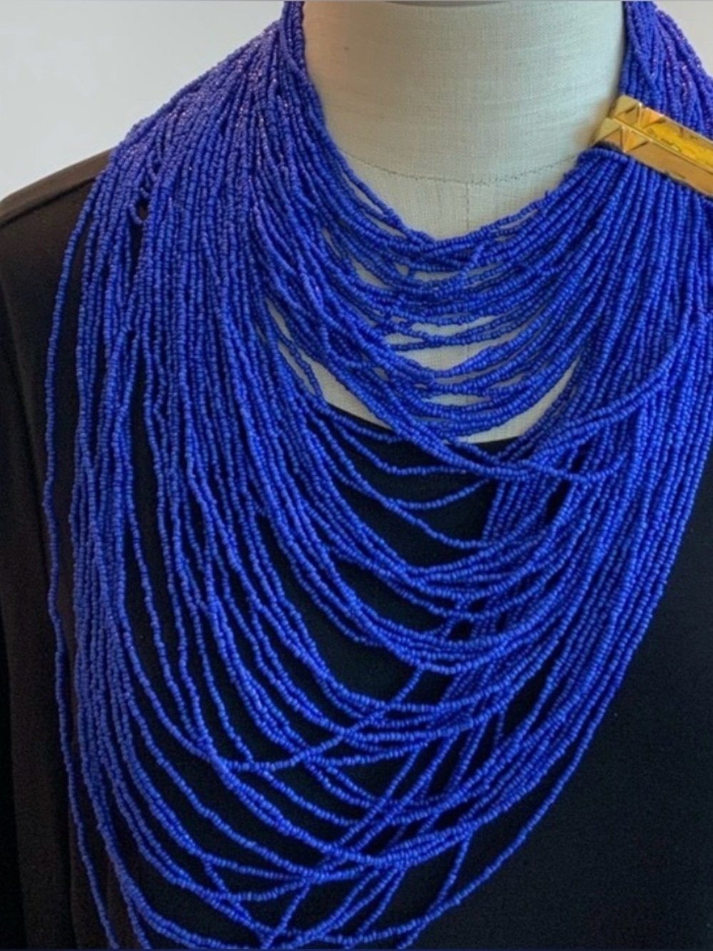 Bcbg Maxazria beaded strand necklace